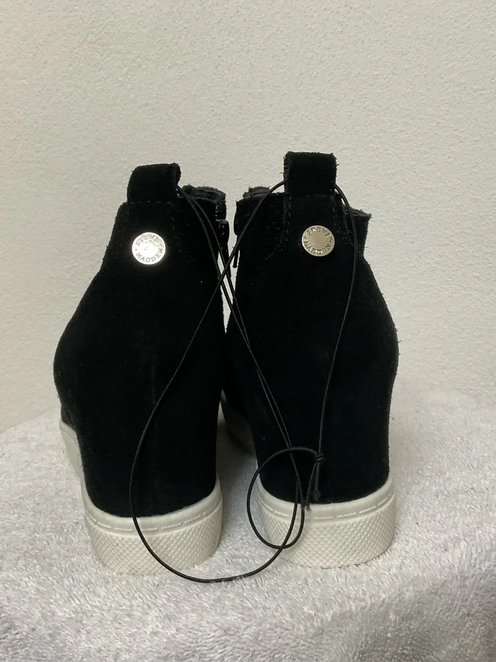 NWOT Steve Madden Flavy Black Leather Perforated Hidden Wedge Size 9